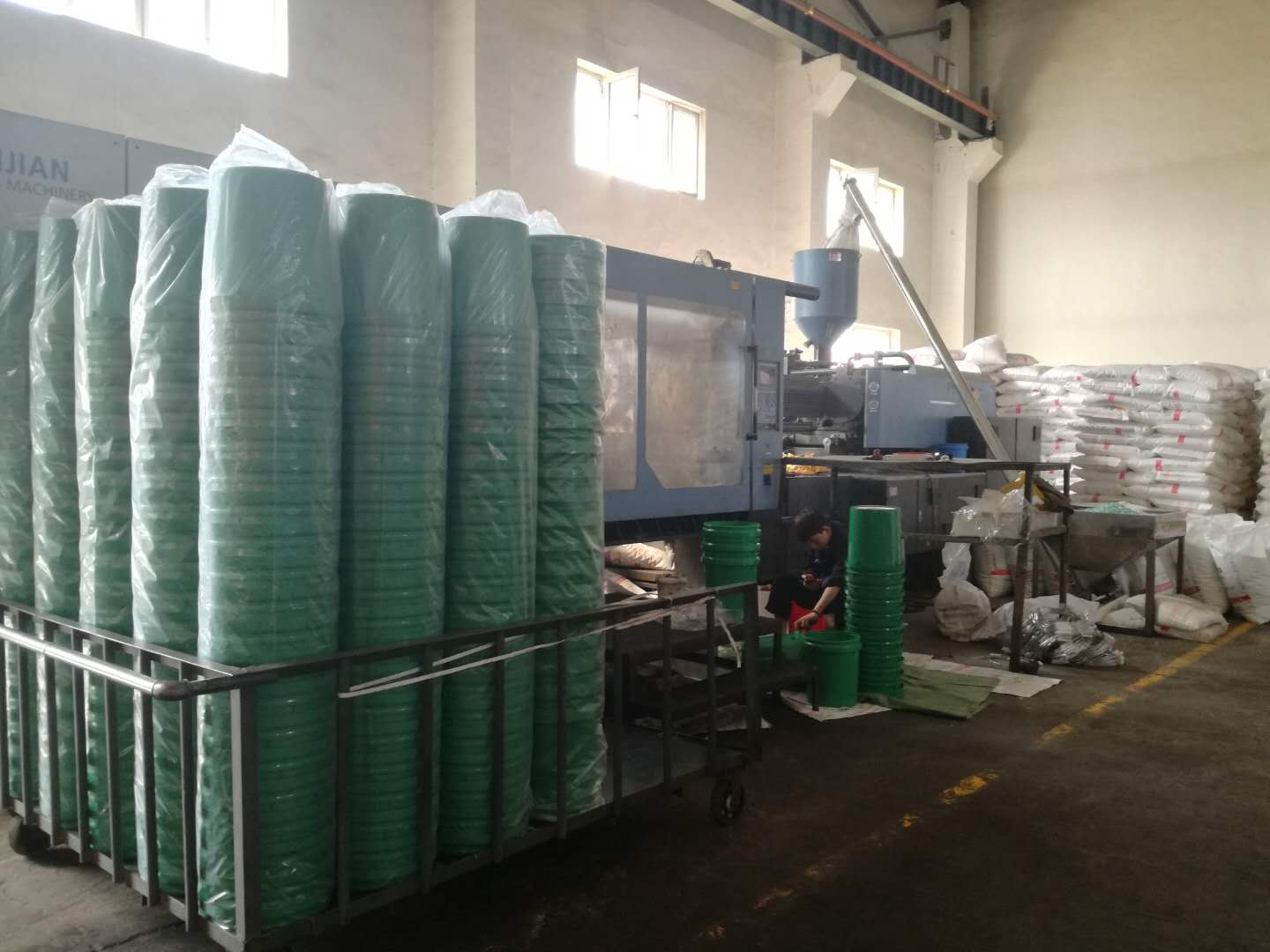 塑料包装桶厂生产