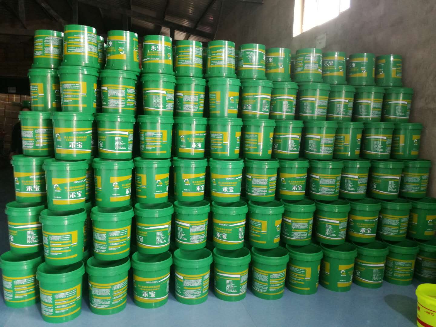 新疆塑料模具厂库房