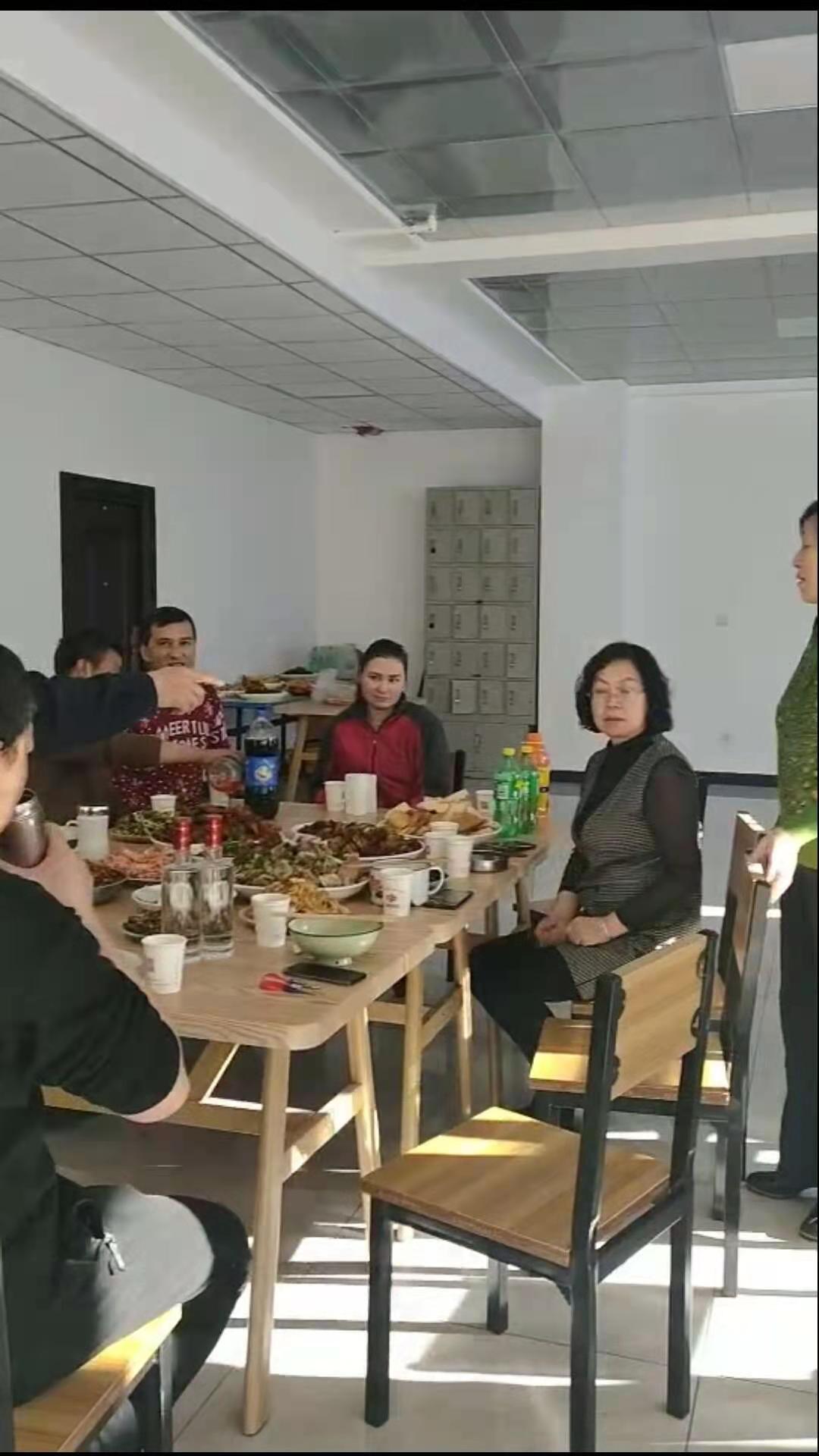 新疆福吉亚员工聚餐