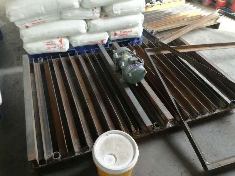 新疆塑料模具厂振动平台