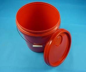 红色塑料包装桶